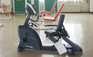 厚南会館介護予防運動機器横からの画像です