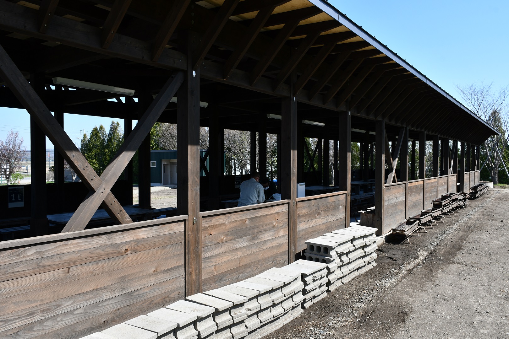 本郷特産品広場野外炉近景