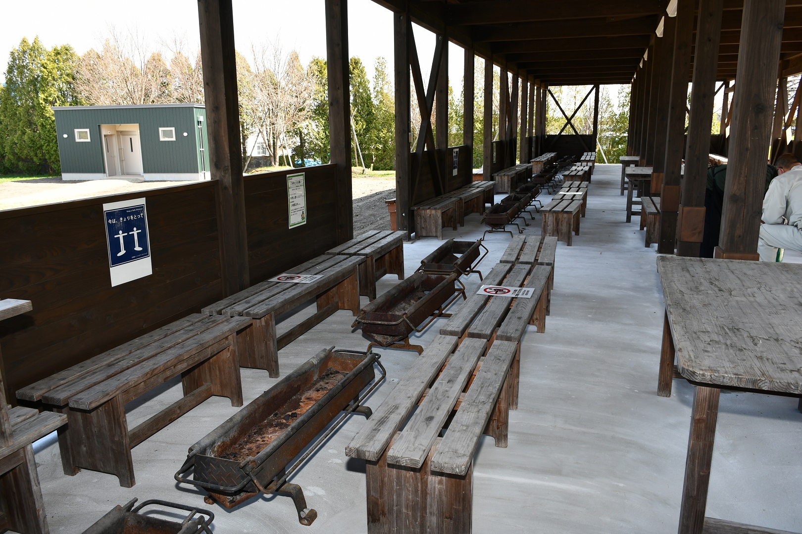 本郷特産品広場野外炉内部