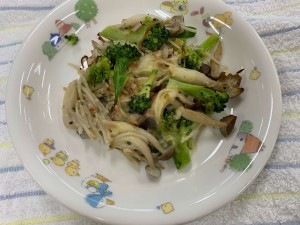 こども部門準グランプリ受賞キノコとブロッコリーのチーズ焼きの写真